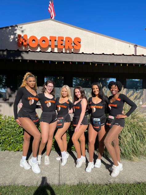 Job Halloween Costumes, Bartender Halloween Costumes Ideas, Hooters Costume, Hooters Halloween Costume, Hooters Uniform, Hooters Outfit, Hooters Waitress, Hooters Girl Costume, Outfit Themes