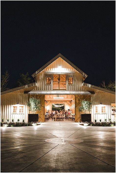 Outdoor Covered Wedding Reception, Country Style Wedding Venues, Ranch Style Wedding Venues, Wedding Venues Farmhouse, Country Wedding Venues Barns, Outdoor Farm Wedding Ceremony, Wedding Venues Indoor Receptions, Pole Barn Wedding Venues, Wedding Venue Ideas Indoor