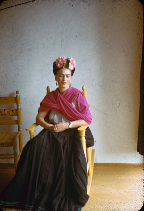 Exhibition: ‘Frida Kahlo: Through the Lens of Nickolas Muray’ at the Albright-Knox Art Gallery, Buffalo NY | Art Blart Frida Kahlo Dress, Freida Kahlo, Diego Rivera Frida Kahlo, Nickolas Muray, Frida Kahlo Portraits, Frida Kahlo Style, Frida Art, Art Outfit, Diego Rivera