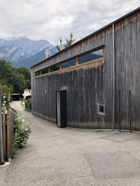 Peter Zumthor's Studio. Haldenstein, Switzerland. 1986 Peter Zumthor House, Zumthor Architecture, Peter Zumthor Architecture, Wood Facade, Peter Zumthor, Timber Architecture, Timber Buildings, Bay House, Architectural Practice