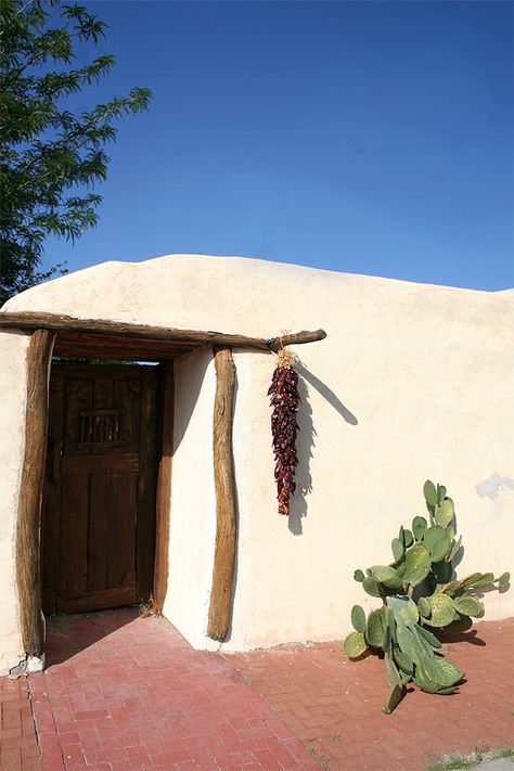 Adobe House Decor, Adobe House Interior, Outfit Ideas Mexican, Mexican Vacation Outfits, Pueblo Style House, Mexican Outfit Ideas, Vacation Outfits Mexico, Old Mexican House, Mexico Beach Outfits