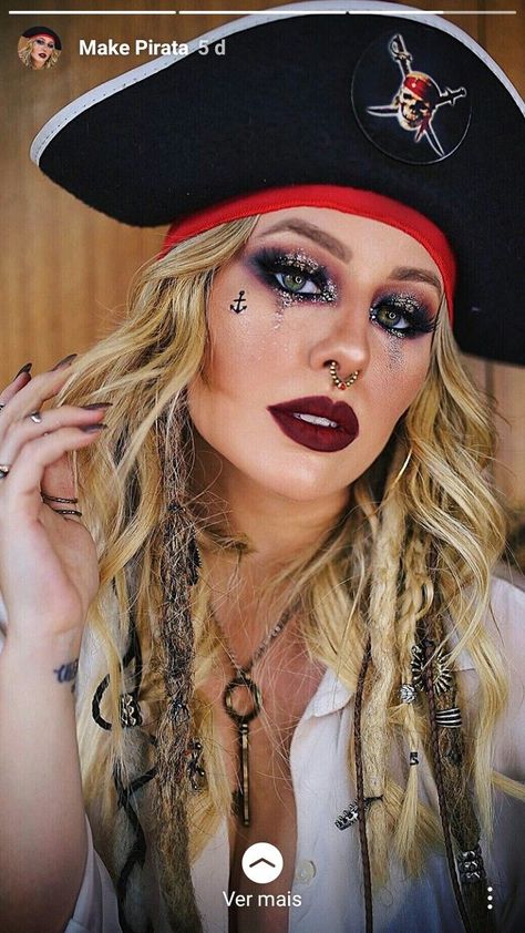 Pirate Makeup, Pirate Hair, Halloween Make-up Looks, Pirate Halloween Costumes, Cool Halloween Makeup, Pirate Halloween, Diy Kostüm, Halloween Makeup Inspiration, Halloween Costumes Friends