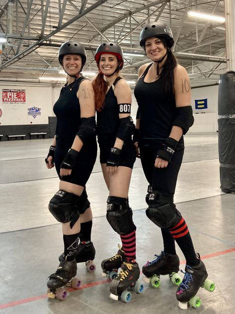 Roller Skater Aesthetic, Roller Derby Aesthetic, Roller Derby Outfits, Roller Derby Costume, Skateboard Fashion, Talk Derby To Me, Derby Outfits, Roller Skaters, Skater Aesthetic