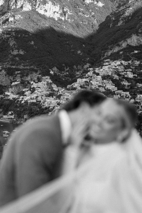 Timeless Luxury Wedding Ideas | Destination Wedding Aesthetic | Lauren Alaniz Photography This couple decided to have a romantic wedding in Positano Italy with intimate moments and timeless luxury photos! Get inspired by romantic destination wedding ideas, italy wedding aesthetic, luxury wedding ideas, and italian wedding photography! Book Lauren for your destination wedding or elopement at laurenalanizphotography.com! Amalfi Coast Wedding Photography, Italy Coast Wedding, Amalfi Coast Wedding Photos, Europe Wedding Photography, European Elopement Ideas, Intimate Italy Wedding, Elopement Ideas Italy, Small Italian Wedding Aesthetic, Italy Wedding Photoshoot