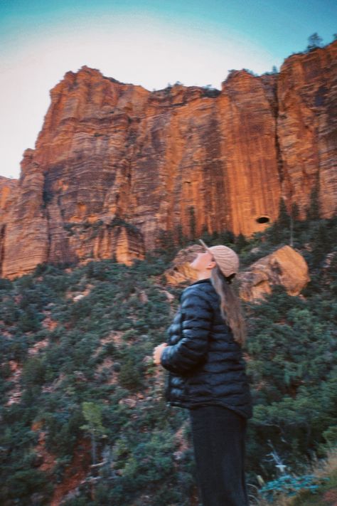 Zion National Park Picture Ideas, Zion National Park Instagram Pictures, Grand Canyon Photoshoot, Salty Granola, Outdoorsy Aesthetic, Nature Valley, Mesa Verde National Park, Camping Aesthetic, Hiking Pictures