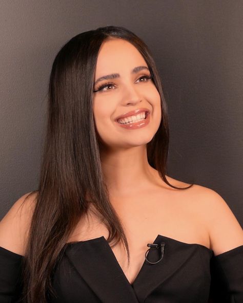 Sophia Carson Aesthetic, Famous Female Actors, Sofia Carson Hair, Sofia Carson Aesthetic, Sofia Carson Descendants, Sofia Carson Icons, Sofia Carson Photoshoot, Sofia Carson Ponytail, Sofia Carson Movies