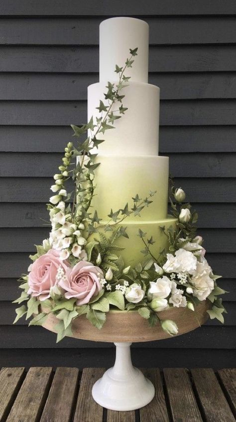 Sophisticated Cakes, Enchanted Forest Wedding Cake, Cake Forest, Wedding Cake Forest, Cake With Flowers, Pretty Wedding Cakes, Creative Wedding Cakes, Beautiful Cake Designs, Wedding Cake Ideas