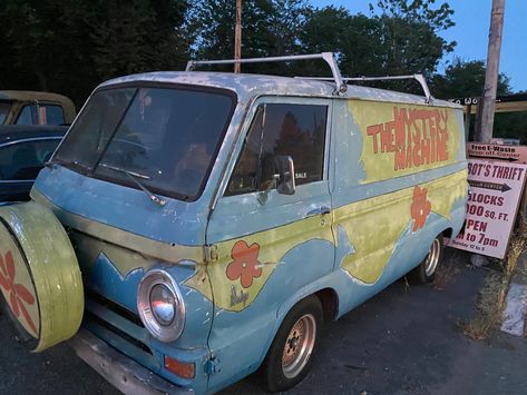 Scooby Doo 70s Aesthetic, Scooby Gang Aesthetic, Mystery Van Scooby Doo, Scooby Doo Van, Scooby Doo Mystery Machine, Cryptid Core, Mystery Machine Van, Lowrider Culture, The Mystery Machine