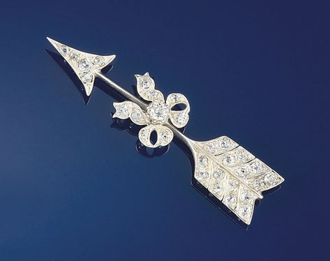 late Victorian diamond arrow brooch  The old brilliant-cut diamond flights and arrowhead with central diamond and ribbon bow motif, in gold and silver mount, circa 1890 Archery Jewelry, Shiny Trinkets, Arrow Jewelry, Diamond Bows, Bow And Arrow, Antique Brooches, Brooch Jewelry, Victorian Jewelry, Vintage Jewels