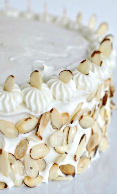 Amaretto Almond White Cake Recipes With Amaretto Liqueur, Almond Amaretto Cake, Almond Cake Recipe Easy, Almond White Cake, Boozy Sweets, Perfect White Cake Recipe, Amaretto Cream, Amaretto Cake, Almond Pastry