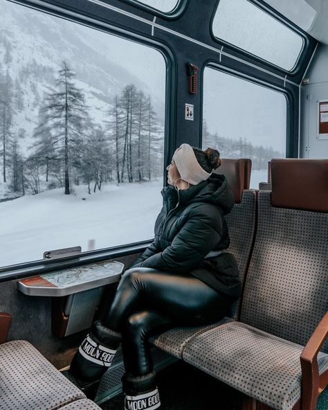 Adjo Quist | Travel ✘ Life on Instagram: “Scenic train ride in Switzerland 🇨🇭 ⇣ ⇣ ⇣ #wintertravel #travelnoire #switzerland #trainviews” Switzerland Outfit, Switzerland Train, Europe Travel Outfits, Scenic Train Rides, Travel Noire, Train Ride, Zermatt, Winter Travel, Train Rides