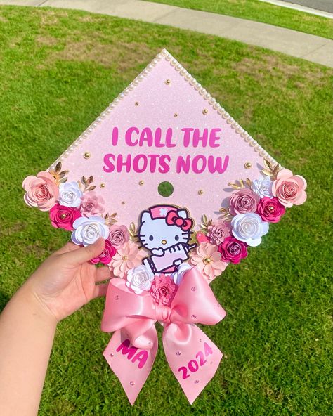 “I call the shots now” I loved allll the Hello Kitty inspired grad caps! 🩷😭 this design was specifically inspired by one of @cynpf designs 🫶🏻 Thank you @misss.hennessey for your order! 🎓🩷 ALL COMMISSIONS OPEN www.advbellearts.com __________ #advbellecaps #gradszn #classof2024 #gradcapdesign #gradcapideas Hello Kitty Graduation Party Ideas, Medical Assistant Graduation Cap, Nursing Grad Cap Ideas, Hello Kitty Graduation Cap, Cute Graduation Caps, Hello Kitty Graduation, Nurse Grad Parties, Nurse Graduation Party Decorations, Senior Graduation Pictures