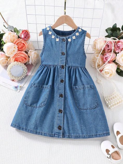 Vestiti In Jeans, Girls Jean Dress, Girls Denim Dress, Goose Clothes, Baby Dress Design, Sleeves Designs For Dresses, Frocks For Girls, Girls Denim, Dresses Kids Girl