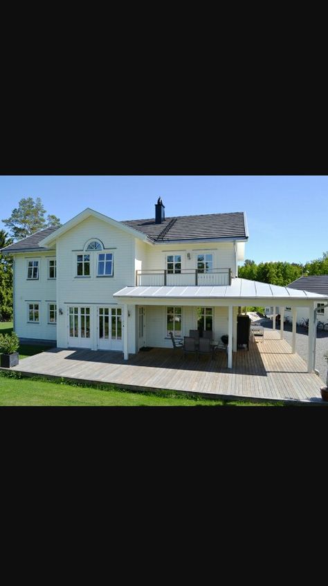 New England Hus, Modern Glass House, Porch Canopy, Front Verandah, New England Homes, Concrete House, House With Porch, Dream House Exterior, Glass House