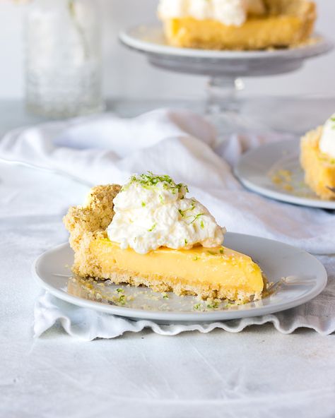 Saltine Cracker Crust, Creamy Lemon Pie, Atlantic Beach Pie, Saltine Cracker, Lemon Pie Recipe, Sweet Bites, Saltine Crackers, Easy Summer Desserts, Atlantic Beach