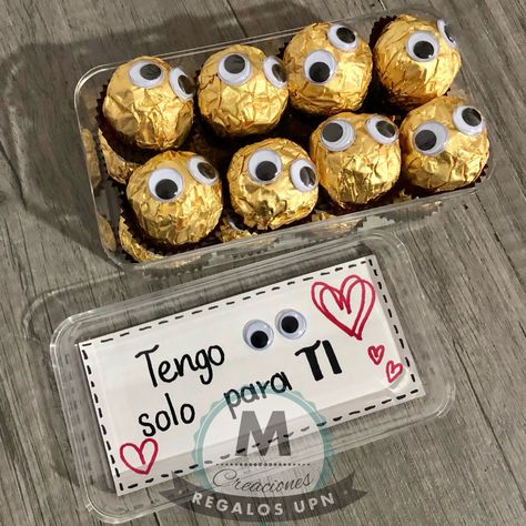 Tengo ojos solo para ti, chocolates con ojos, chocolates ferrero For My Boyfriend, Ideas Para Novios, Birthday Gifts For Boyfriend Diy, Diy Gift Set, Bf Gifts, Creative Gifts For Boyfriend, Cute Couple Gifts, Diy Gifts For Him