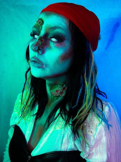 Undead Pirate Makeup, Drowned Pirate Costume, Drowned Pirate Makeup, Scary Pirate Makeup, Post Apocalyptic Makeup, Drowned Makeup, Pirate Makeup, Play Makeup, Cosplay Inspo