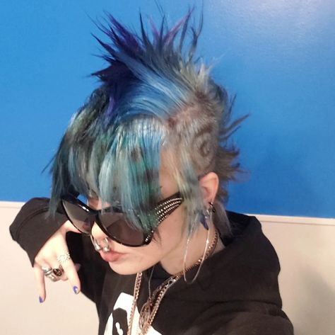 Chelsea Hawk Hair, Chelsea Hawk, Blue Mohawk, 2000s Hairstyles, Hair Colour Design, Punk Boy, Highlights Curly Hair, Mullet Haircut, Face Piercings