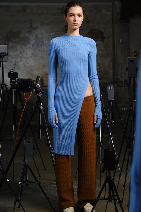 Knit Wear Outfit, Knitwear Runway, Open Side Top, Knitting Fashion Design, Scarf Women Fashion, Unique Blouse, Light Knit, Knitwear Fashion, Knit Outfit