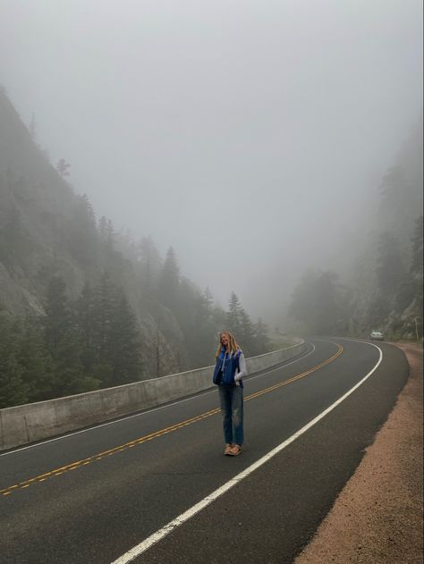 Life In The Mountains, Cute Mountain Pictures, Granola Senior Pictures, Nature Outfits, Adventure Aesthetic, Quiet Life, Mountain Life, Granola Girl, Instagram Inspo