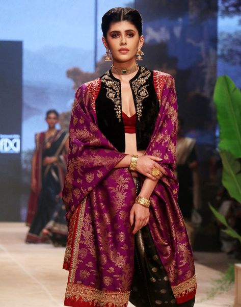 Lakme Fashion Week 2023, Sanjana Sanghi, Fashion Week 2023, Royalty Aesthetic, Fashion Indian, Lakme Fashion Week, Cat Walk, Royalty, Fashion Week