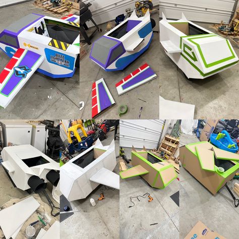 Buzz Spaceship Diy, Buzz Light Year Spaceship Diy, Toy Story Wagon Ideas, Diy Rocketship, Uno Costume, Buzz Lightyear Spaceship, Spaceship Diy, Wagon Halloween Costumes, Buzz Costume