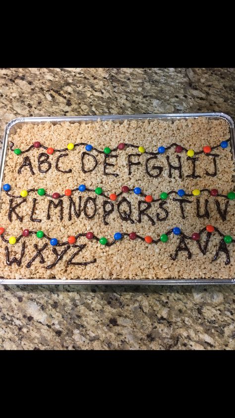 Stranger Things rice crispy treat birthday cake Stranger Things Rice Krispie Treats, Stranger Things Treats, Stranger Things Recipes, Stranger Things Food, Valentines Things, Bday Food, Bday Plans, Stranger Things Halloween Party, Rice Crispy Treat