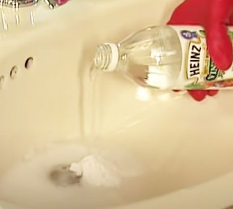 Use 3 Products to Unclog Sink Drain - Baking Soda Hacks - Bathroom Cleaning Tips and Hacks How To Unclog A Sink Bathroom, Natural Sink Declogger, Unclog Sink Bathroom, How To Clean Sink Drains, Unclog Shower Drain, Unclog Sink Drain, Sink Drain Smell, Unclog A Sink, Clogged Sink Bathroom