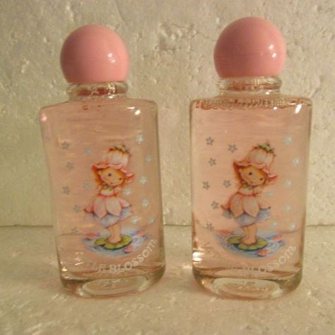 Avon Little Blossom Vintage girls cologne 귀여운 음식 그림, Cologne Bottle, Pretty Perfume Bottles, Charmmy Kitty, Perfume Lover, Vintage Avon, Perfume Collection, Vintage Girls, Just Girly Things