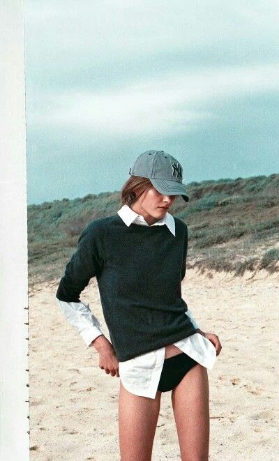 + Vogue Uk, Wearing A Hat, 인물 사진, Natural Style, Looks Style, Beach Wear, Beach Style, Her Style, Karl Lagerfeld