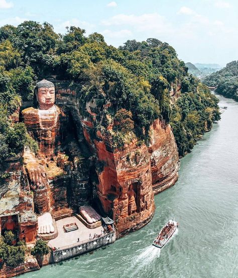 Archaeological Photography on Instagram: “📌 Giant Buddha of Leshan, China. The Leshan Giant Buddha is the largest stone Buddha statue in the world. The statue is 71 meters tall and…” Leshan China, Giant Buddha, Stone Statue, Buddha Statues, La Rive, Voyage Europe, Video Photography, Instagram Foto, Guinness