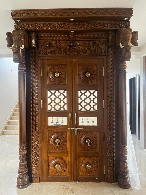 God Room Door Designs Hindu, Pooja Room Door Design Traditional, Traditional Pooja Room Design, Vastu Colours, Puja Door, Pooja Room Door, Temple Ideas, Temple Door, Pooja Door