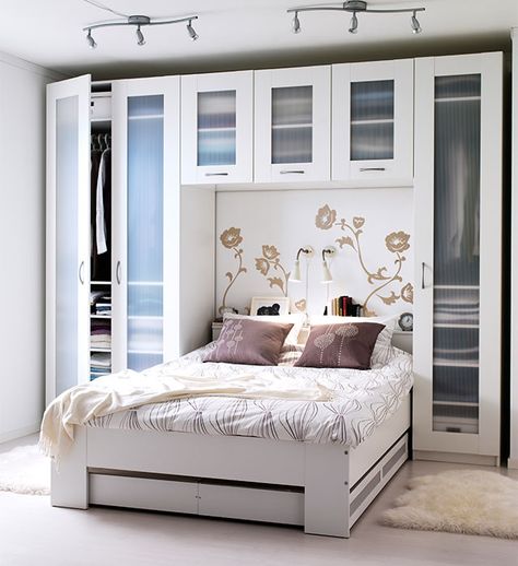 vinilo flores cabezal Murphy Bed Ikea, Small Bedroom Storage, Murphy Bed Plans, Smart Ideas, Trendy Bedroom, Storage Design, Awesome Bedrooms, Closet Bedroom, Bedroom Storage