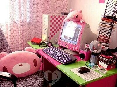 Gloomy bear room Kawaii Room Ideas, Scene Room, Computer Set, Gloomy Bear, Otaku Room, Bear Pillow, Kawaii Room Decor, Pastel Room, Cute Desk