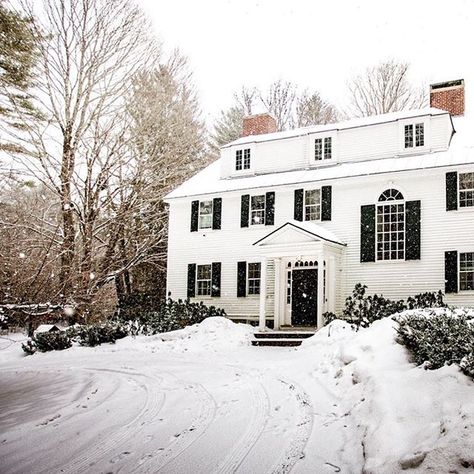 While winter is usually in full effect in March it looks like spring might make an early appearance this year! - how gorgeous is @harkshill under a fresh coat of snow ✨✨✨ Rustic Farm Table, Girls Weekend Getaway, Long Driveways, Grazing Table, New England Travel, Grazing Tables, Wedding Table Decorations, Farm Table, Story House