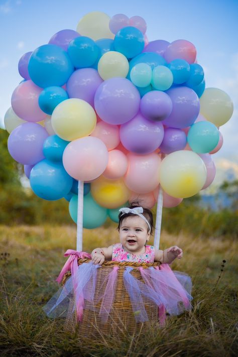 1st Birthday Photoshoot Ideas, Vom Avea Un Copil, Baby First Birthday Themes, Baby Birthday Photoshoot, Baby Birthday Decorations, Simple Birthday Decorations, Newborn Baby Photoshoot, 1st Birthday Photos, Baby Photo Shoot