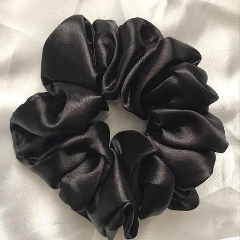 Aritzia Aesthetic, Diy Embroidery Shirt, Black Scrunchie, Purple Scrunchie, Scrunchie Styles, Aesthetic Stores, Satin Scrunchies, Silk Accessories, Everyday Fashion Outfits