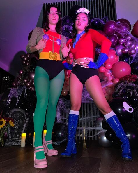 @avani on Instagram: “TO THE INVISIBLE BOAT MOBILE !” Matching Rave Outfits Friends, Girl Duo Costumes, Matching Rave Outfits, Boat Mobile, Spongebob Costume, Halloween Duos, Celebrity Costumes, Duo Costumes, Easy Diy Costumes