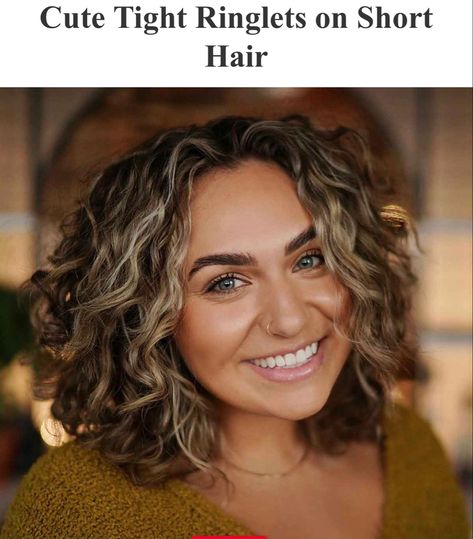 Short Curly Hair With Money Piece, Brown Curly Hair With Highlights And Money Piece, Moneypiece Curly Hair, Short Curly Hair Money Piece, Curly Hair Money Piece Highlights, Long Curly Bob, Medium Curly Haircuts, Layered Curly Haircuts, Short Curly Hairstyles For Women