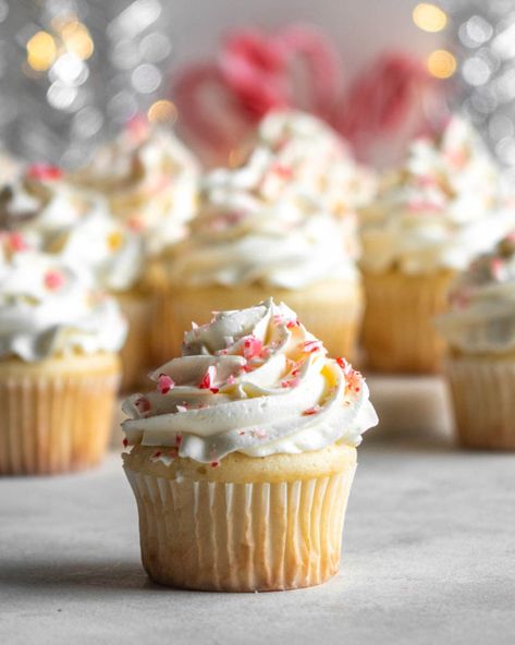 White Chocolate Peppermint Cupcakes Peppermint Ganache, Lindt White Chocolate, White Chocolate Buttercream Frosting, Chocolate Peppermint Cupcakes, Peppermint White Chocolate, Peppermint Cupcakes, Girls Dinner, Dark Chocolate Cupcakes, White Chocolate Peppermint