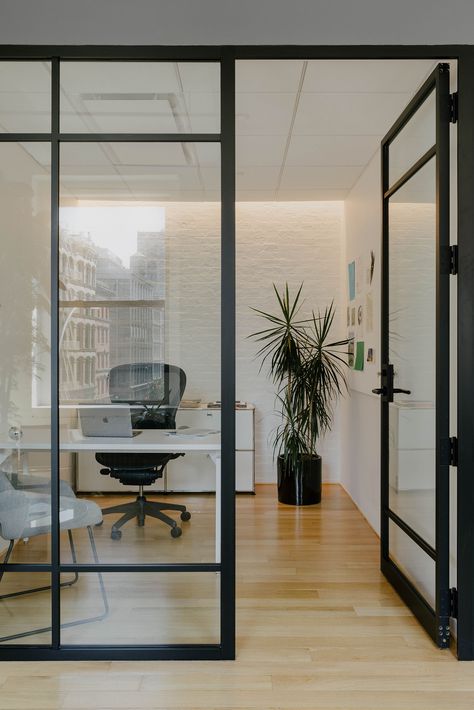 Small Dealership Office Ideas, Glass Partition Office Design, Small Real Estate Office Design, Welcome Area Office, Office Foyer Ideas Entrance, Sales Office Design Interior, Start Up Office Design, Private Office Layout, Office Divider Ideas