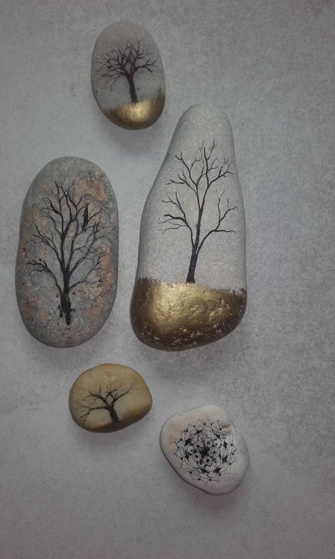 Garden Rocks, Art Pierre, Painted Rocks Craft, Painted Rocks Diy, Rock Painting Patterns, Paint Rock, Rock Painting Designs, Stone Crafts, Rock Painting Art