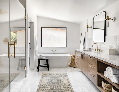 Read More: https://www.stylemepretty.com/living/2021/01/10/mid-century-modern-meets-california-cool/ Modern Farmhouse Bathrooms, Mid Century Coastal, Transitional Farmhouse, Mid Century Modern Bathroom, California Modern, Master Bath Remodel, California Cool, Mid Century Modern House, Bath Remodel