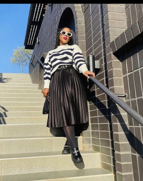 Black And White Striped Jersey Outfit, Pleated Skirt With Loafers, Pleated Black Skirt Outfit Winter, Loafers Modest Outfit, Black And White Modest Outfits, Elegant Outfits Plus Size, Teacher Winter Outfits High School, Loafers For Women Outfit Skirt, Winter Church Outfits For Women Casual