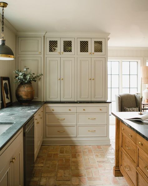 The Misfit House on Instagram: “Packed all the function inside this beauty. Appliance garage / Pantry / China cabinet #projectframily 📷 @kristinbentonphotography” Appliance Garage Pantry, The Misfit House, Misfit House, Garage Pantry, Appliance Garage, Decoration Inspiration, Kitchen Reno, Large Kitchen, The Expert