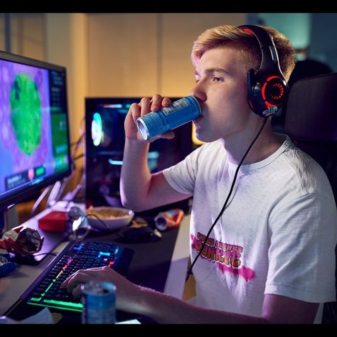 do we have any gamers or Energy Drinks junkies like this guy? want to surprise them with the best tee gift? check out our new store in the bio! Energy Drink Photography Ideas, Gamer Lifestyle, Mtn Dew, Body Scale, Monster Energy Drink, Food Meat, American Psychological Association, Psychological Well Being, Photography Styles