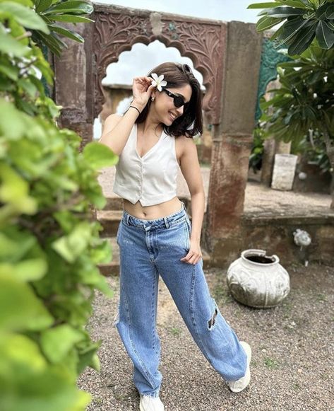 Sharvari Wagh, Best Friends Funny, Quick Outfits, Kiara Advani, Instagram Photo Ideas Posts, Other Outfits, Friends Funny, Girl Crush, Madonna