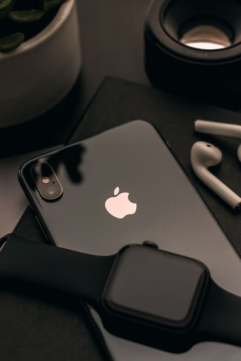 Apple Products Aesthetic, Aesthetic Apple Watch, Iphone Lifestyle, Apple Gadgets Iphone, Iphone Accessories Gadgets, Apple Gadgets, Iphone Case Photo, Products Aesthetic, Decent Wallpapers