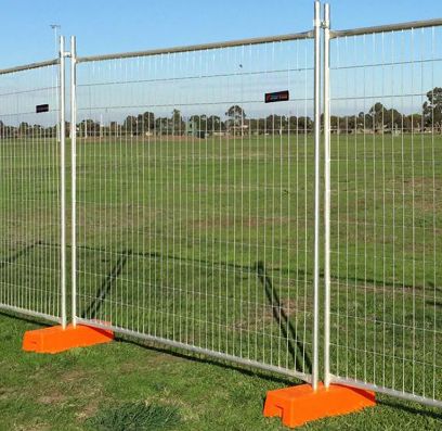 Canada temporary fence is made of welded wire mesh panels and square tubing. And there is a square tube in the middle of the welded wire mesh panel to support it, making it more solid.It provides affordability and flexibility benefits. #Fence #WireMeshFence #FencingSolutions #SecurityFencing #PerimeterFencing #MetalFencing #IndustrialFencing #ResidentialFencing Temporary Fence, Fence Construction, Crowd Control Barriers, Wire Mesh Fence, Safety Barriers, Fencing Material, Mesh Fencing, Security Fence, Steel Fence