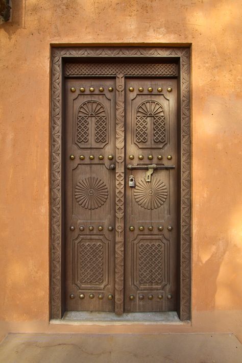 Arabic Door | Old Palace | 2khAAT / Choo Choo Bros. | Flickr Arabian Door Design, Turkish Door Design, Old Arab Houses, Islamic Door, Arab House, Door Pattern, Old Palace, Theme Restaurant, Meher Baba